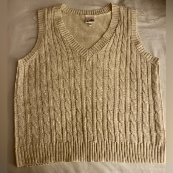 3/$15 Belle du Jour Sweater Vest Cable Knit Sleeveless V-Neck Size Medium - Picture 2 of 6